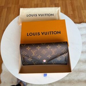 Authentic Louis Vuitton Sarah Wallet Monogram Canvas with Removable Insert New